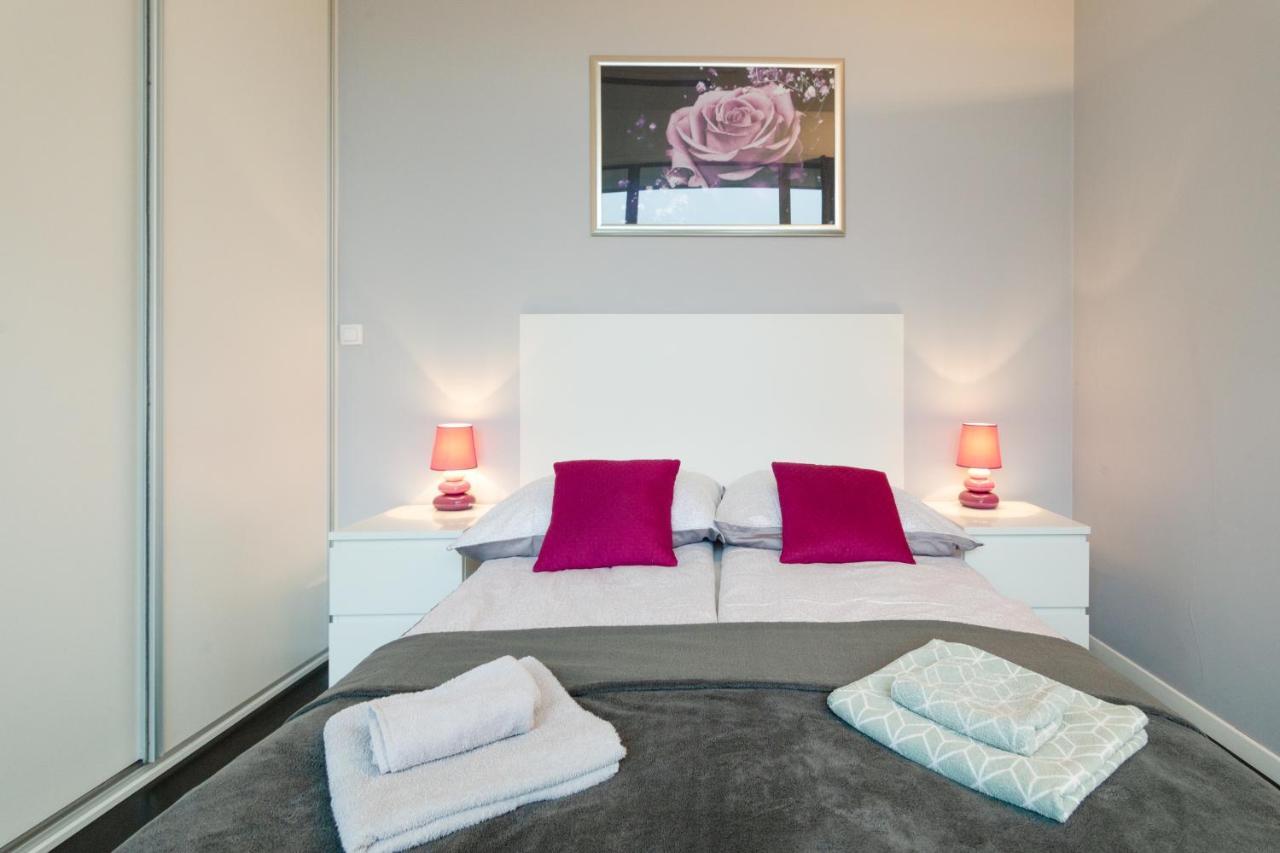 Secret Charm Fully Equipped Apt With Balcony คราคูฟ ภายนอก รูปภาพ